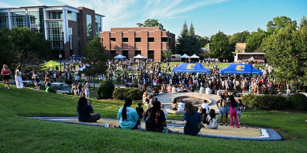 Students gather on Chamberlain Field to enjoy Oak Street Roast