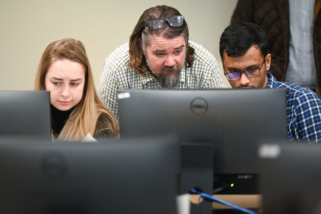 Accounting professor Steve Davenport helps students in class