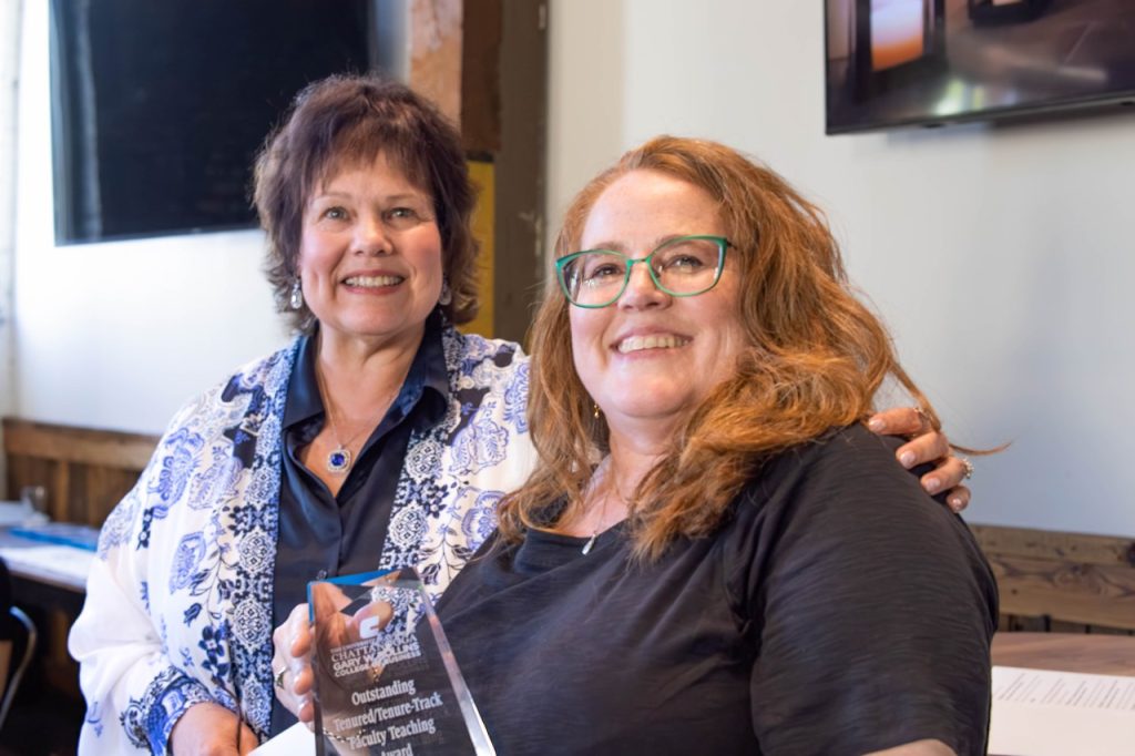 Deborah Mullen receives award at RCOB event