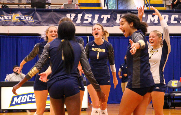 Photo of multiple volleyball players celebrating