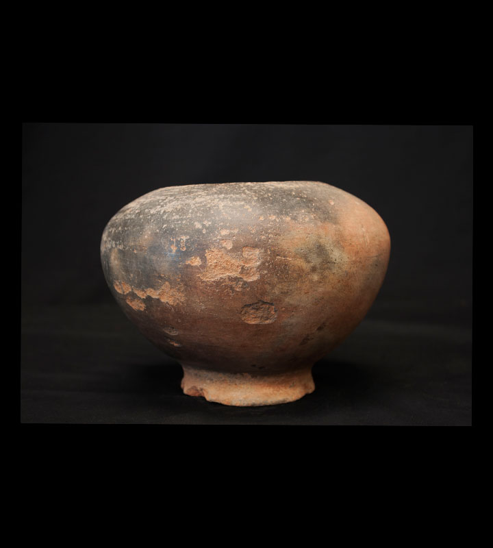 Pre-Columbian vessel with a pedestal base. Courtesy of the University of Tennessee at Chattanooga Special Collections.
