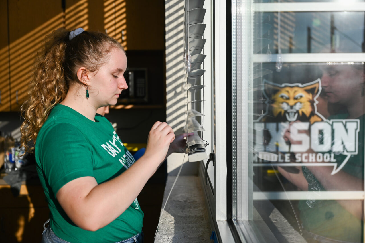 Cleaning, painting, helping UTC students take part in United Way’s Day